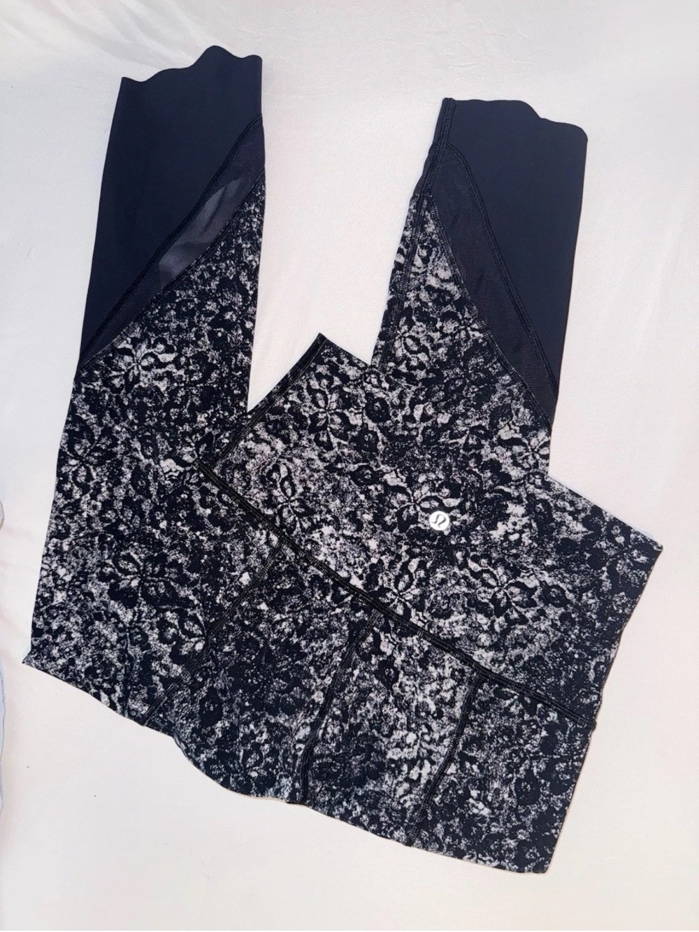 lululemon athletica Women Black & White Floral-Print High-Rise Leggings Size 6/S